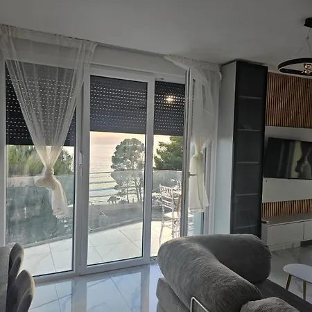 With Balcony And Sea View * Lezhe